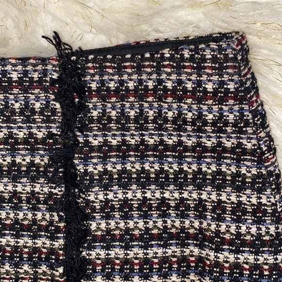 ZARA Tweed Mini Skirt with Frayed Bottom - Picture 6 of 9